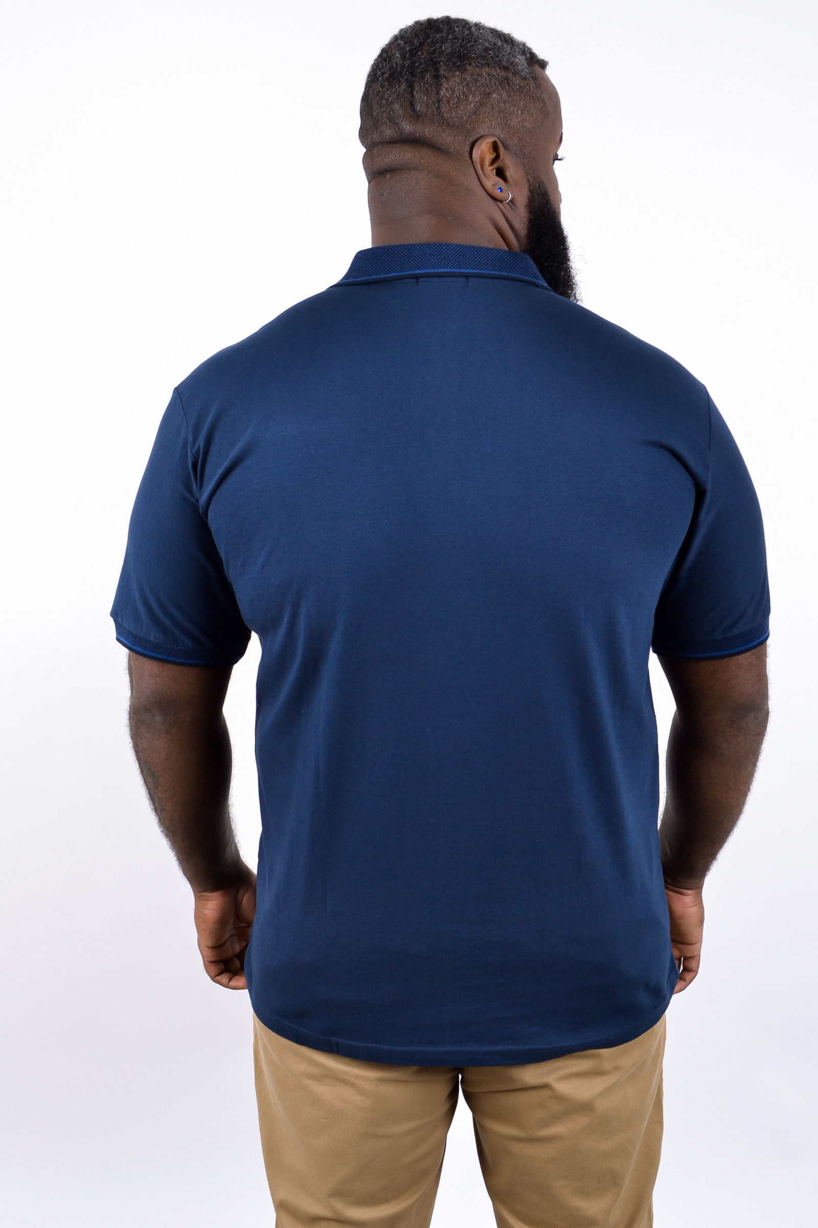 Polo masculina malha gola e punhos retilinea trabalhada_0004_4.jpg